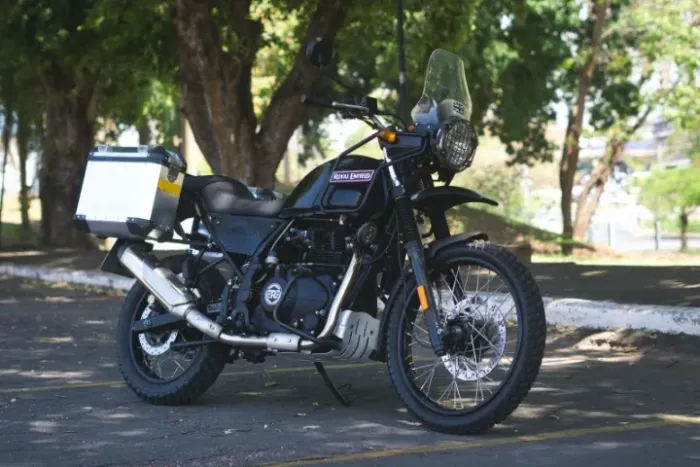 Royal Enfield Himalayan 411 com baús originais