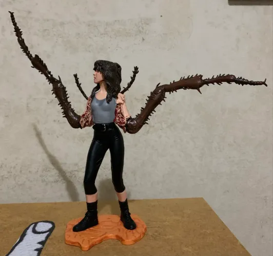 Mezco Cinema of Fear - Debbie Stevens
