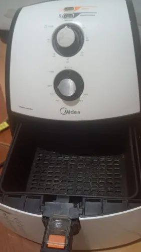 Air fryer ,  panela elétrica , e batedeira .
