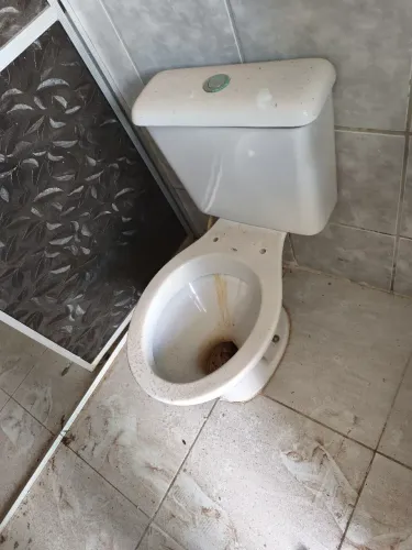 2 vasos sanitários