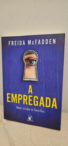 Livro A empregada - NOVO