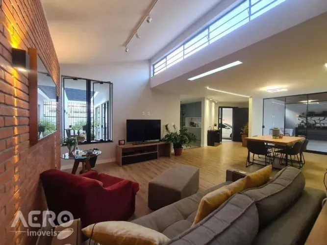 Linda Casa A poucos metros da Av Getúlio Vargas