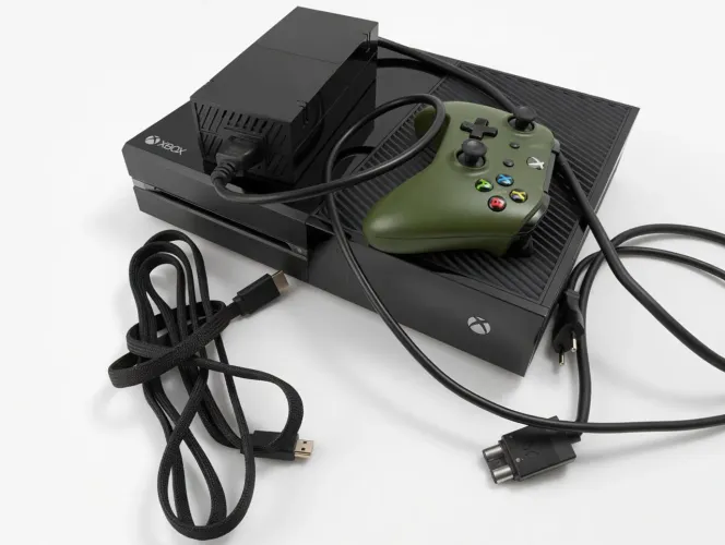 Xbox One Completo com Controle + 1 Tera de armazenamento + Fonte + HDMI - Ótimo Estado