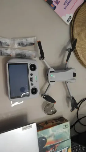 DJI mini 3 com controle de tela semi novo ! Poucos ciclos