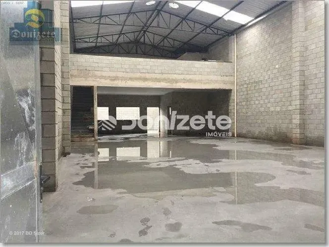 Galpão Comercial para Aluguel com 300 m² em Santo André