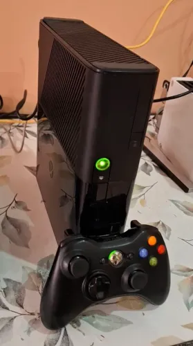 Xbox 360 Destravado com 26 jogos e 1 controle sem fio original + testo na hora! Só venda!