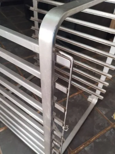 Armário para bandeja de pão em inox