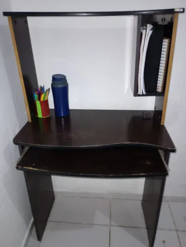 Escrivaninha para estudo/ escritório 
