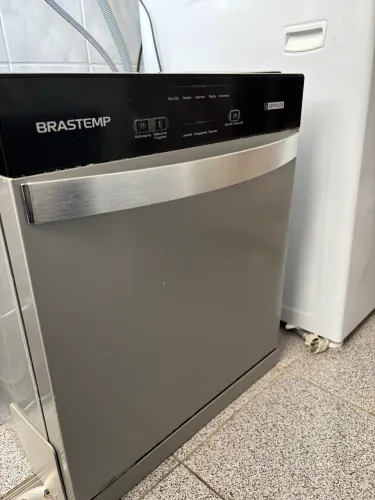 Lava louças 8 serviços Brastemp - pouquíssimo uso.