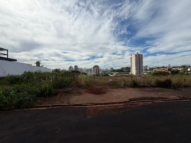 Terreno à venda no bairro Altamira em Uberlândia
