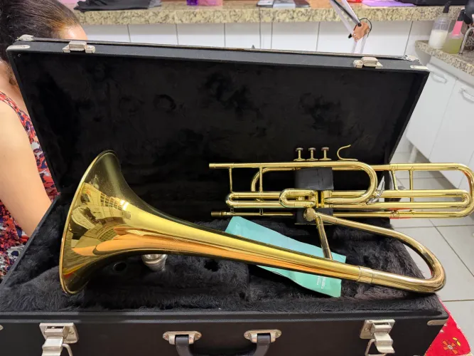 Vendo trombone Weril F610F0 em DÓ nunca reformado