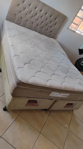 Cama casal king completa 600 reais.