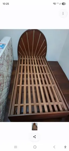 Cama antiga com colchao