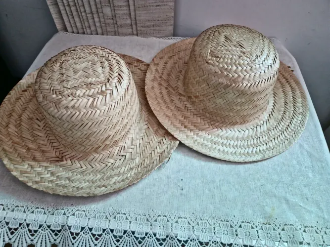 Chapéu de Palha Artesanais - Estilo e Proteção
