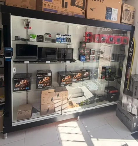 VENDO VITRINE 2,50 LARGURA X 2,10 ALTURA