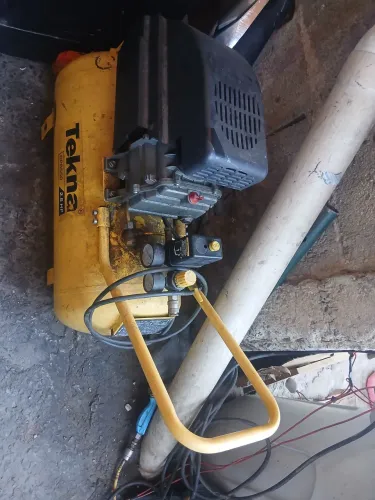 Compressor De Ar Cp8550t 2,5hp 8 Pés 50 Litros Com Kit De Acessórios Tekna
