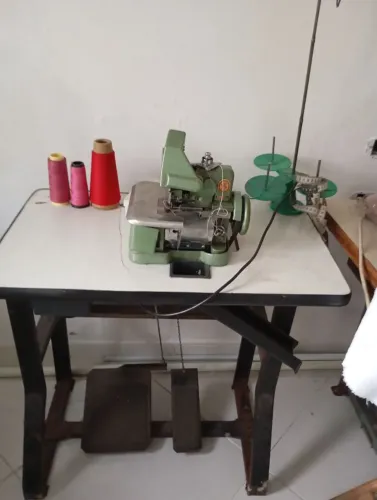 Máquina overloque chinesinha