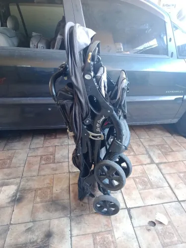 Vende-se carrinho de bebê