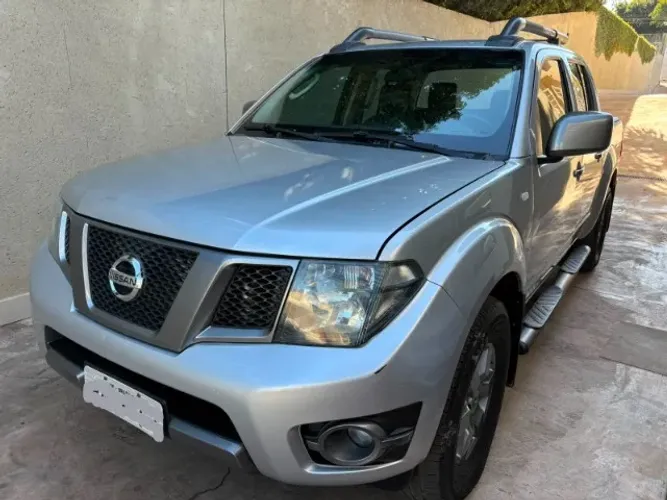 Nissan Frontier SV AT. CD 4X4 2.5 TB Dies. Aut. 2015