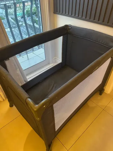 Berço Portátil Infantil Cercado Lazy, da Maxi Baby