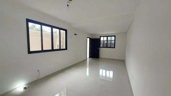 Sobrado com 3 quartos, piscina à venda no Boqueirão em Santos/SP