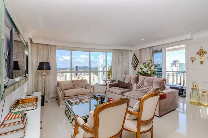 Apartamento no Ed. Dalcelis em Balneário Camboriú.
