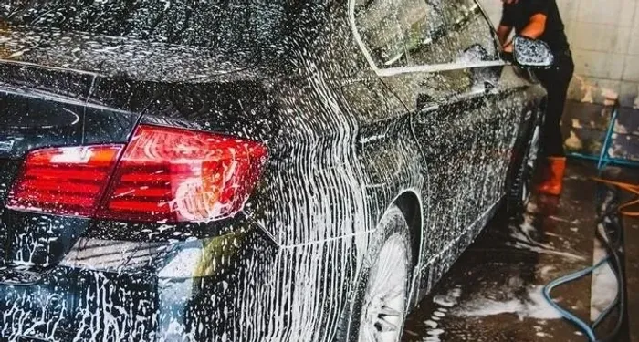 Vaga para lavador em posto de lavagem