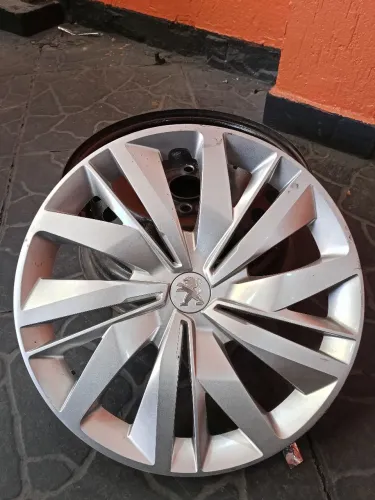 Rodas e calotas Peugeot aro 15 original