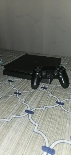 Ps4 slim 1 tb, todos os cabos, jogos em CDs, 2 controles originais(um com L2 quebrado)