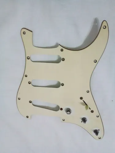 Escudo para guitarra Strato com chave seletora