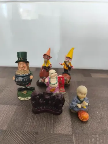 Kit 6 peças Mini esculturas estatuas Esotericas Buda, Mago, Duende, Macaquinhos em Resina