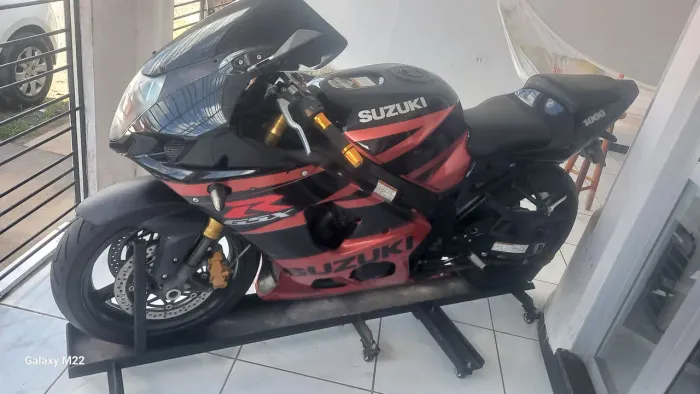 Vendo moto suzuki GSXR 1000cc 2004. Original.