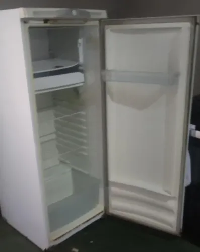 Vendo geladeira continental usada.