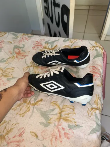 Chuteira semi nova