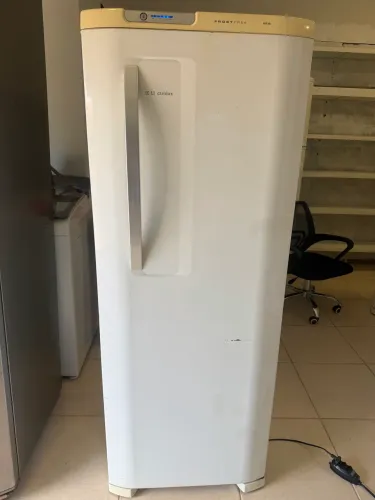 Geladeira Eletrolux fros fre 220v funcionando perfeitamente 