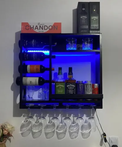Bar de parede com LED.. acompanha copos e taças 