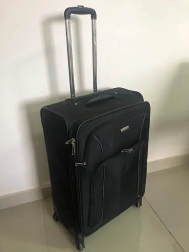 Mala Samsonite Média Preta - Soft Case Flexível, 4 Rodinhas Spinner