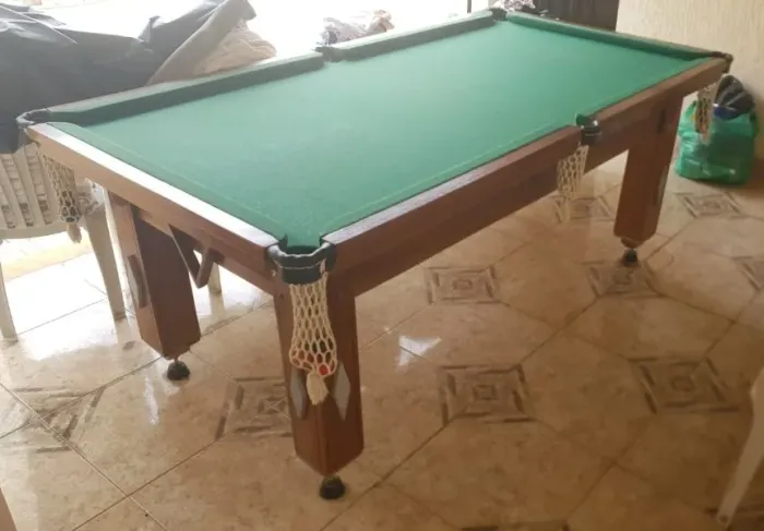 Mesa de Bilhar/Sinuca 1,90x1,20 usada em excelente estado com Tacos, acessórios e Bolas