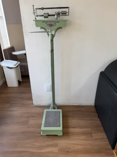Balança antiga bem conservada