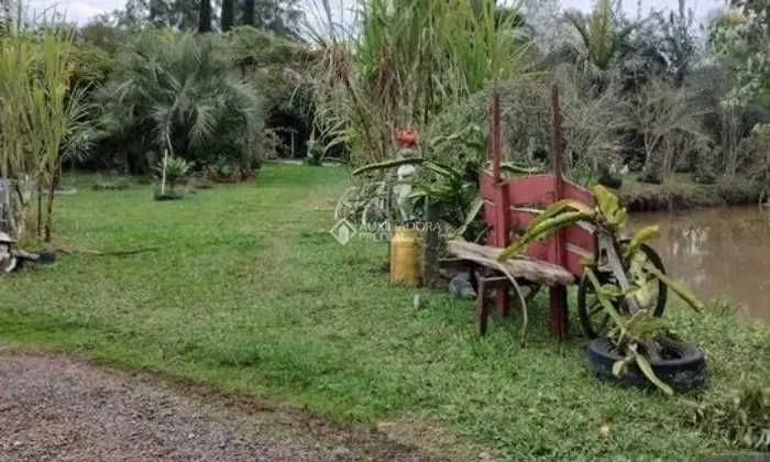 Sítio com 3 ha sendo 2 ha com benfeitorias.