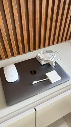 MacBook Pro M2 13 2022 8GB 256GB + Acessórios
