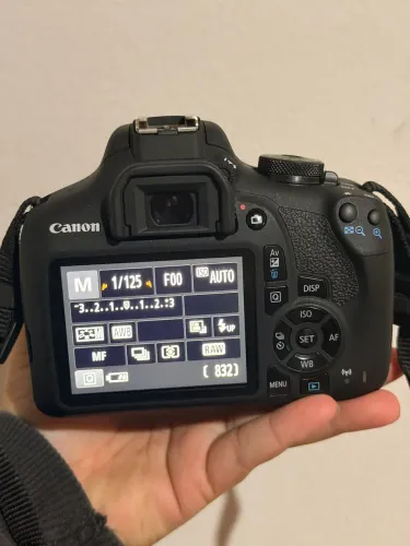 Canon EOS Rebel T7 - Completa e Muito Conservada