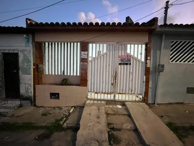 A CASA Á VENDA NO PADRE PEDRO COM GARAGEM