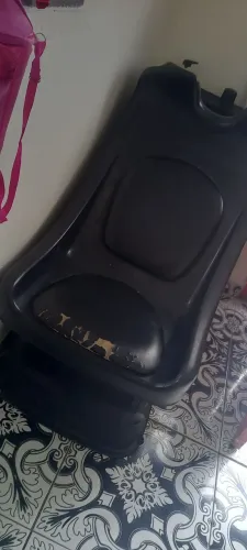 Vendo lavatório e cadeira de salão.