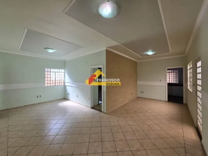 Casa à venda, 3 quartos, 1 suíte, 2 vagas, Bom Pastor - Divinópolis/MG