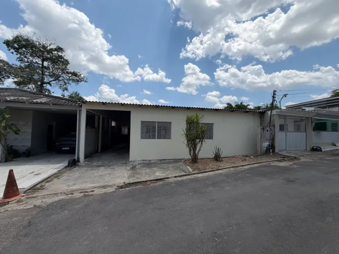 Aluguel casa no petros Aleixo
