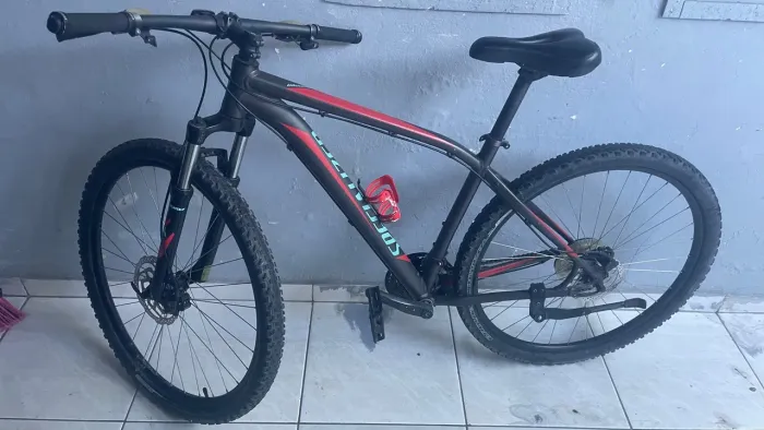Vendo bicicleta de montanha Specialized Rockhopper