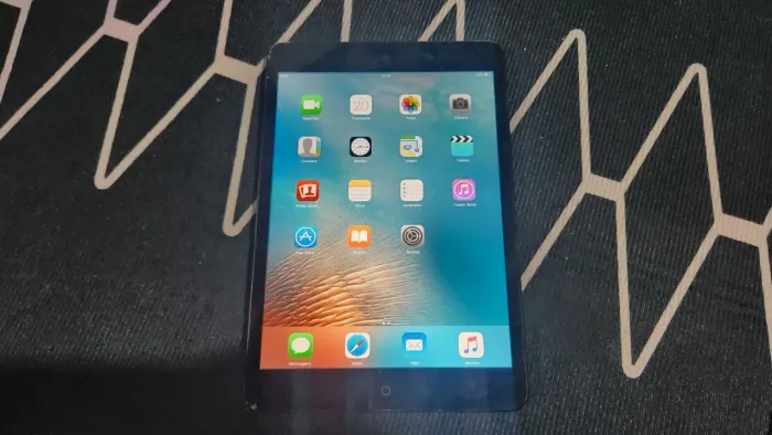 Apple iPad mini de 2012 Wi-Fi 64GB OBS trico no canto não enterfere