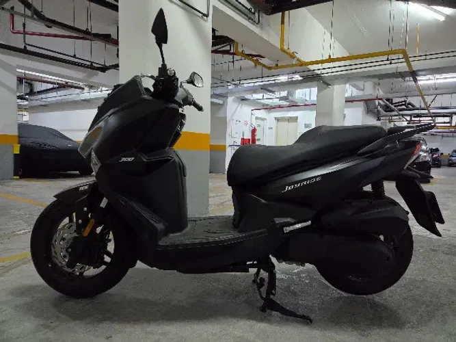 Dafra Sym Joyride 300 Preto fosco 2025 único dono sem detalhes