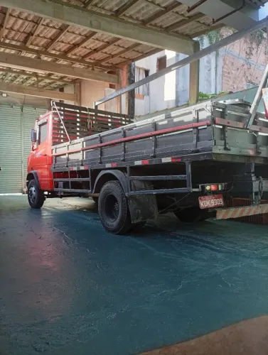 Caminhão Mercedes 710